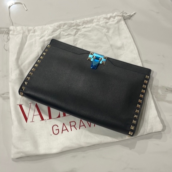VALENTINO GARAVANI Black Large Rockstud Pouch - Picture 3 of 7